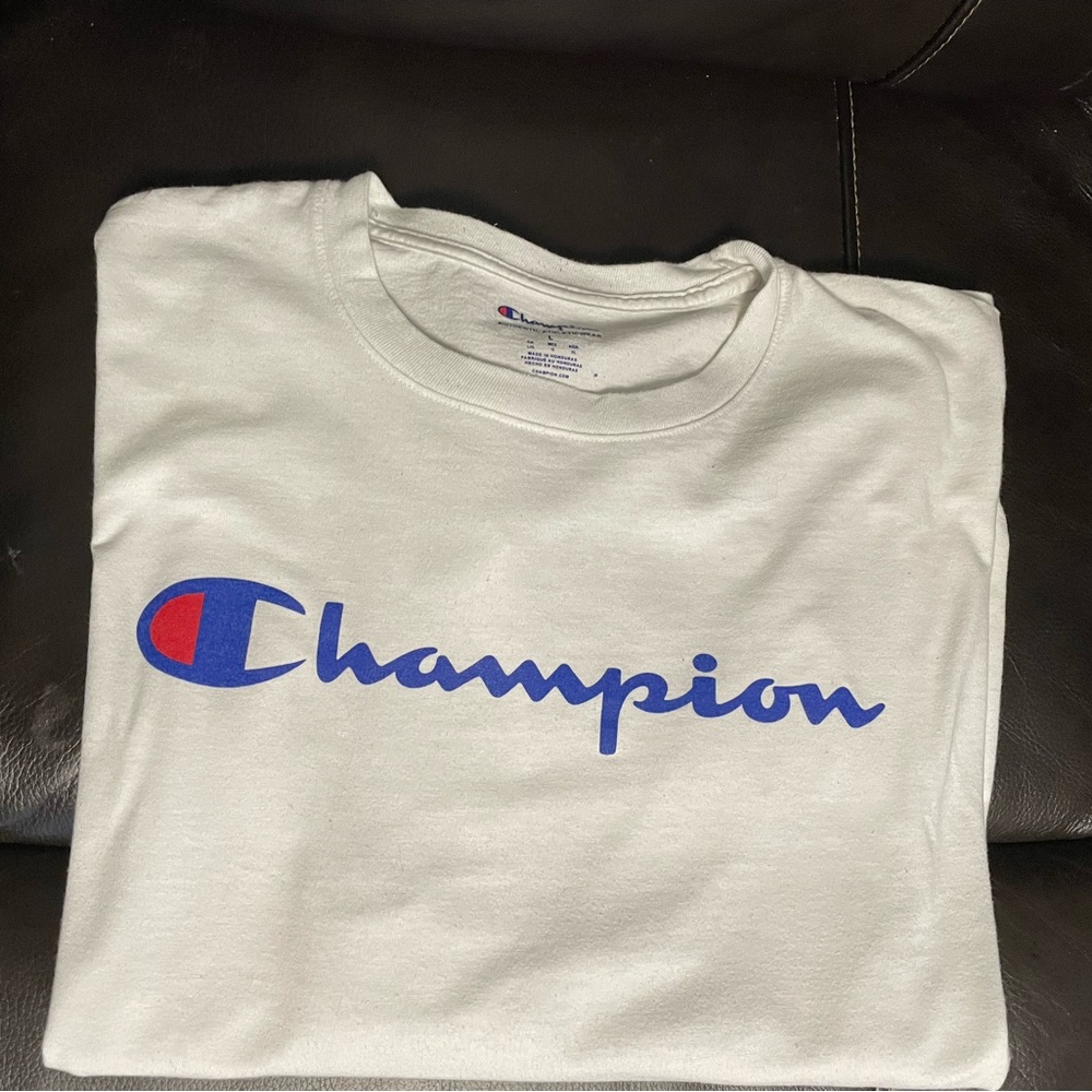 Men's Champion Script-Logo Long Sleeve Tshirt Size/Large